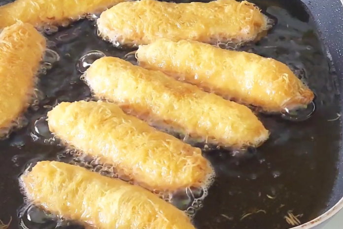 Kadayıf dolması kızartma aşaması.